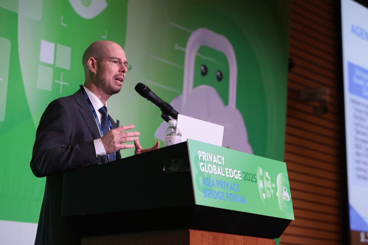 Jan delivering his keynote at the Asia Privacy Bridge Forum in Seoul
