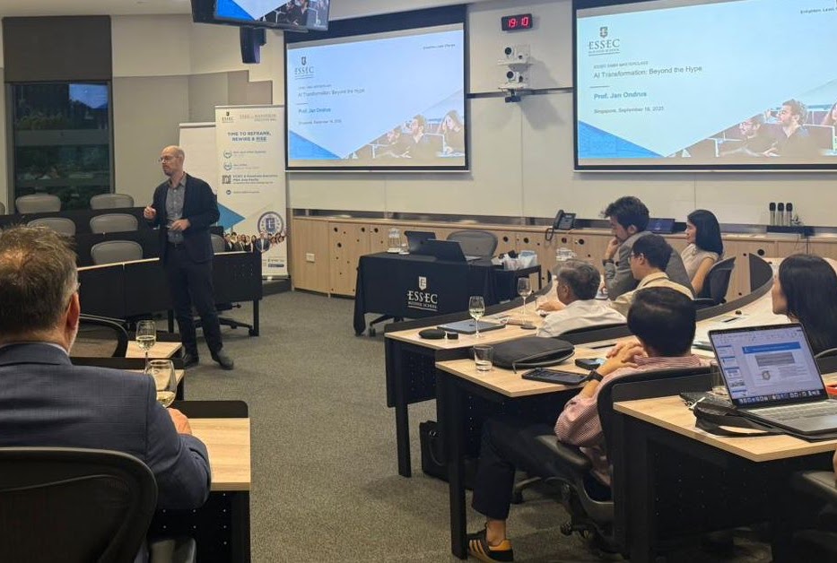 Jan teaching an ESSEC masterclass with participants seated around the room